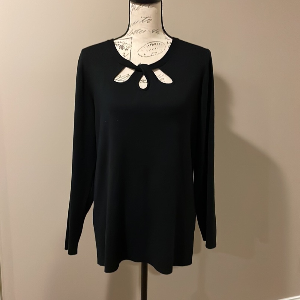 EUC Maurices women’s cutout black sweater XXL​​